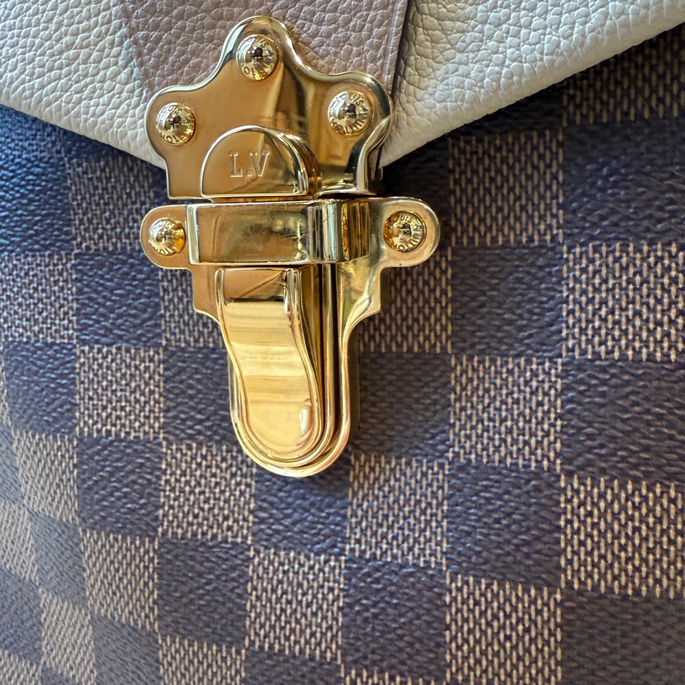 LOUIS VUITTON Damier Ebene Clapton Backpack in Creme. - Picture 10 of 14